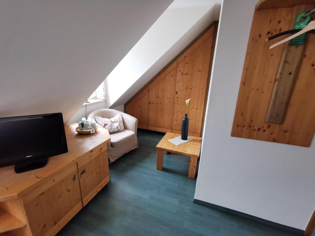 Pension Sankt Urban ซอมเมอร์อาค ภายนอก รูปภาพ